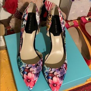 Marc Fisher Floral Collections In 35 
